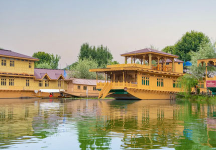 Dal Lake Houseboat & Srinagar Hills Journey from Amritsar