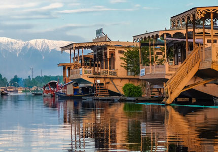 7 Days Amritsar to Kashmir Snow Peaks & Dal Lake Tour