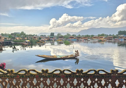 Kashmir Scenic Journey from Amritsar with Gulmarg & Srinagar Tour